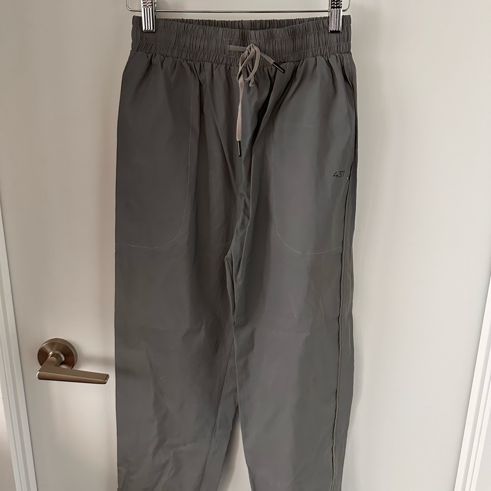 437 Women’s Tracksuit (Cropped Jacket and Track Pants) - Picture 3 of 7